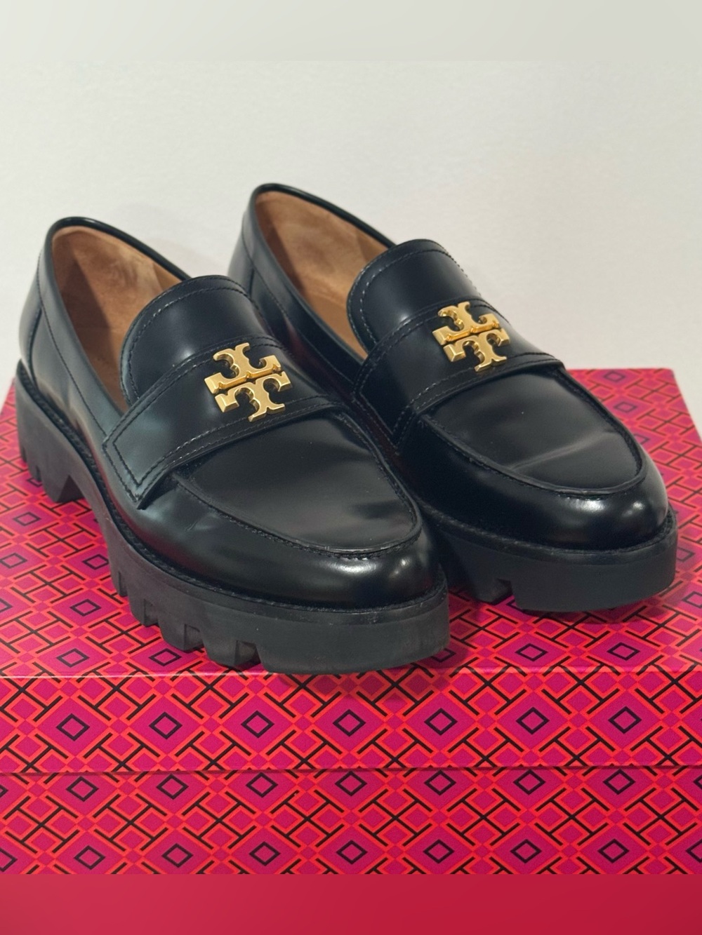 Tory Burch Mini Everly Chunky Lug Sole Leather Loafers Black Gold Logo 8.5 $398 - Picture 1 of 12